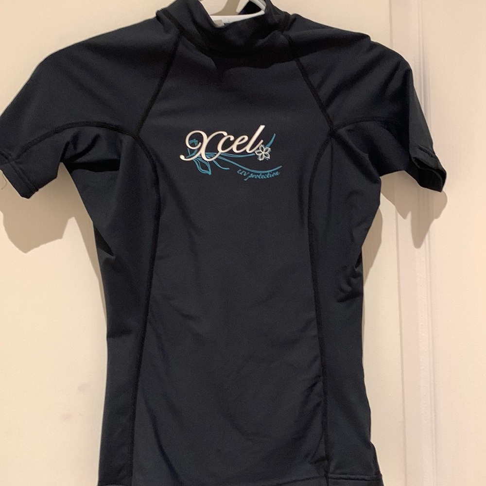 Women’s UVProtection swim top